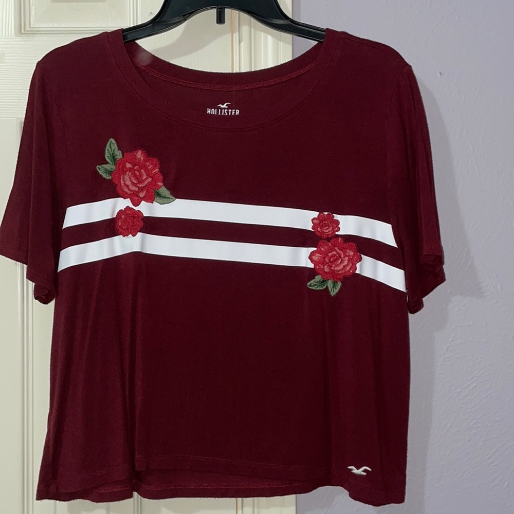 hollister easy tee, maroon, 2 stripes and flowers